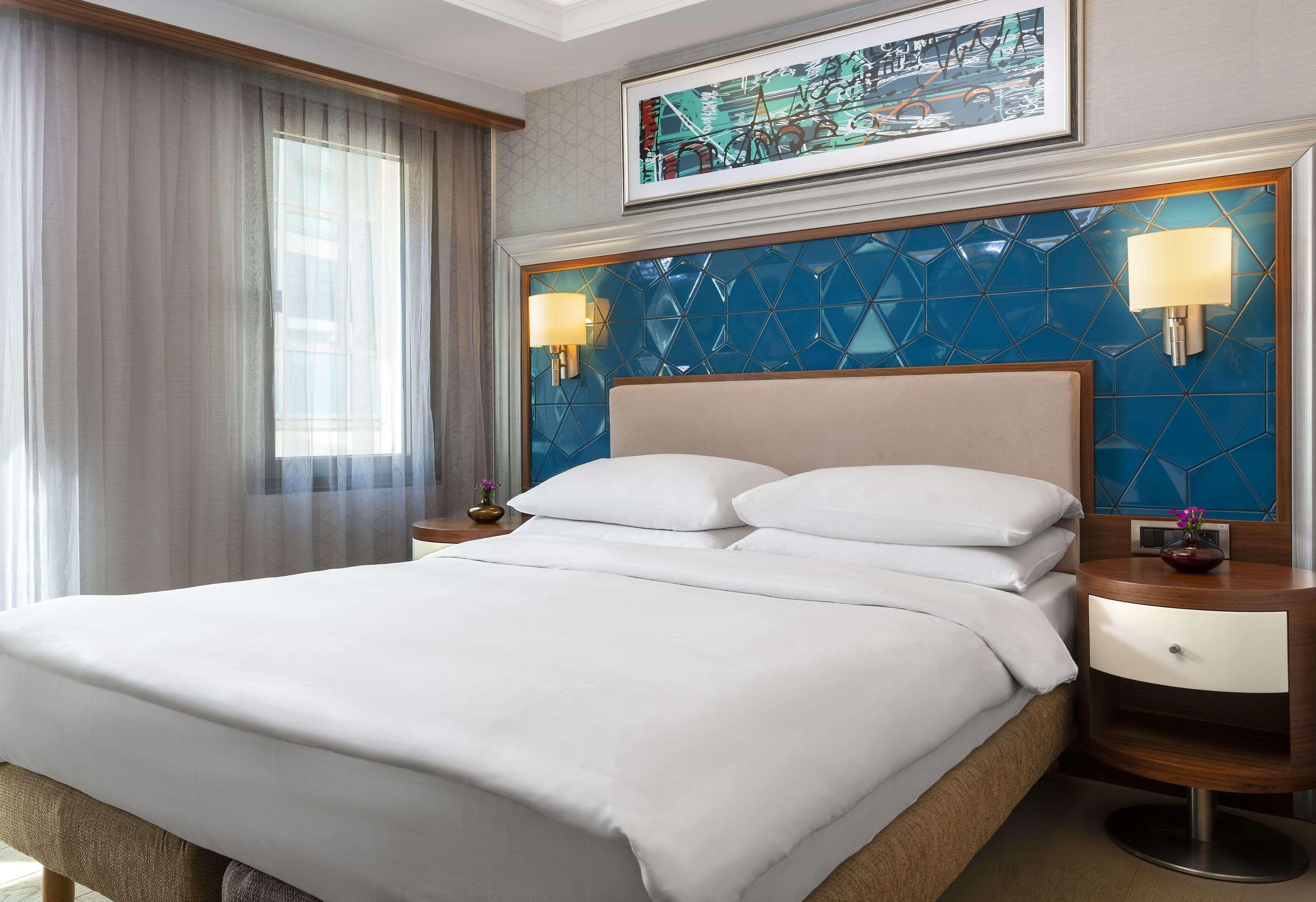 Radisson Blu Bosphorus Hotel Стамбул Экстерьер фото A bedroom at the Hilton London Paddington